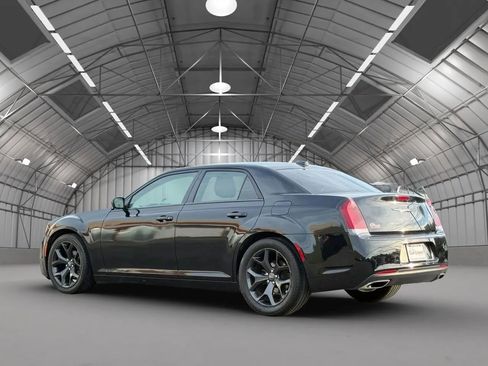 Used 2021 Chrysler 300 Touring w/ Sport Appearance Package RWD image 5