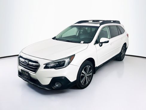 Used 2018 Subaru Outback 3.6R Limited AWD/4WD image 3