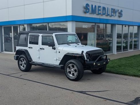 Used 2016 Jeep Wrangler Unlimited Sahara w/ Connectivity Group image 1