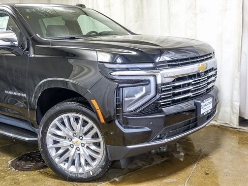 New 2026 Chevrolet Suburban Premier image 3