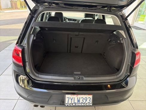 Used 2017 Volkswagen Golf SE image 16