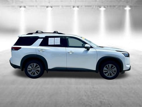 Certified 2025 Nissan Pathfinder SV w/ SV Premium Package FWD image 5