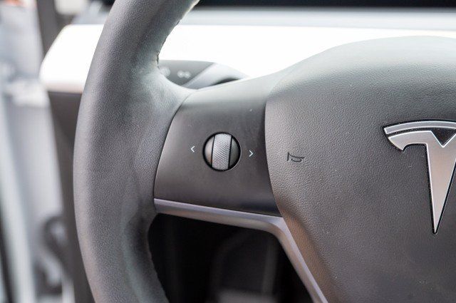 Used 2022 Tesla Model Y Performance AWD/4WD image 21