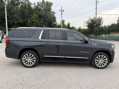 Used 2022 GMC Yukon XL Denali AWD/4WD image 8