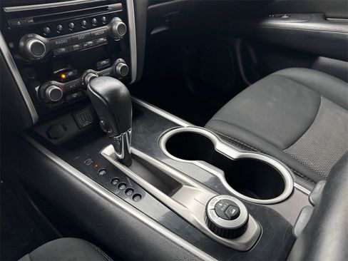 Used 2018 Nissan Pathfinder SV image 19