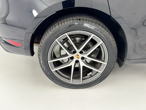 Used 2022 Porsche Macan AWD/4WD image 32