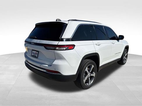 Used 2023 Jeep Grand Cherokee 4WD 4xe image 8