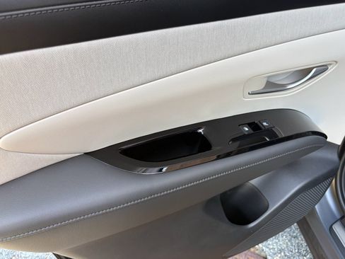 New 2026 Hyundai Tucson Limited FWD image 18