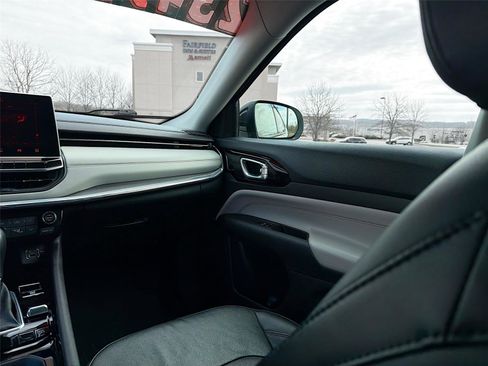 Used 2022 Jeep Compass Limited image 24