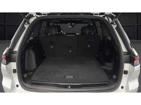 Used 2025 Jeep Grand Cherokee Limited w/ Black Appearance Package image 27