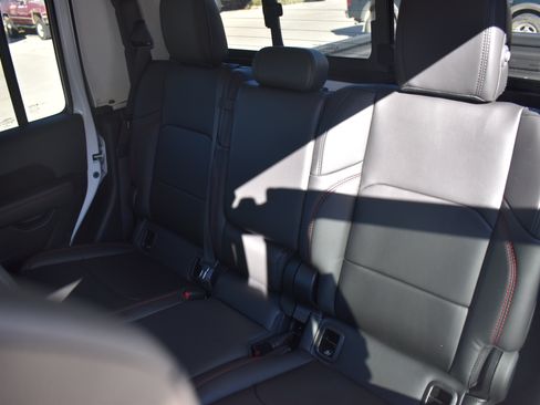 New 2025 Jeep Gladiator Rubicon w/ Convenience Group image 21