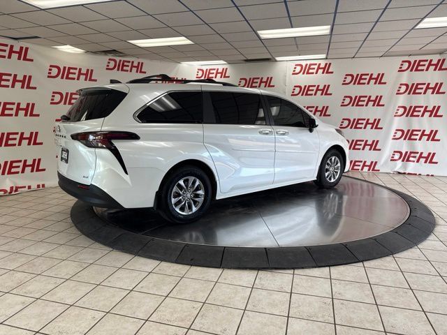 Used 2025 Toyota Sienna XLE w/ XLE Plus Package FWD image 31