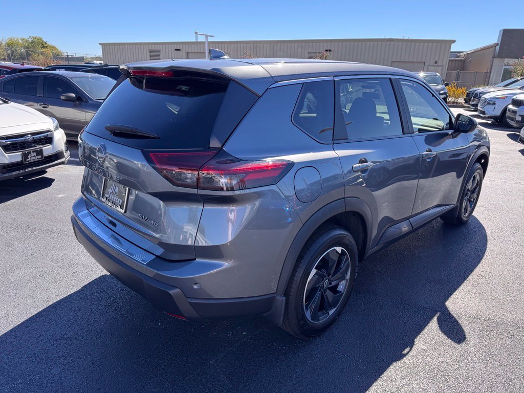 Used 2024 Nissan Rogue SV AWD/4WD image 5