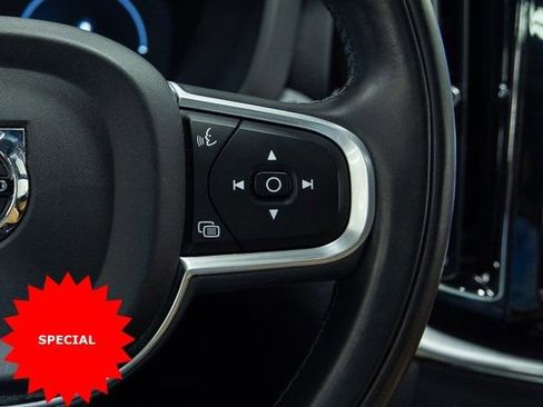 Used 2018 Volvo XC60 T8 Momentum image 16