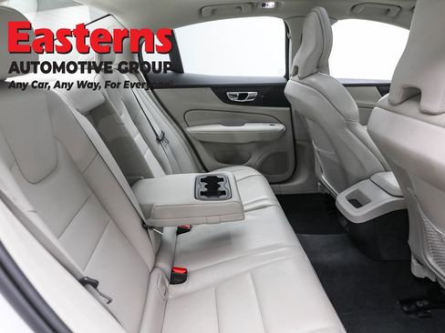 Used 2022 Volvo S60 B5 Momentum image 24