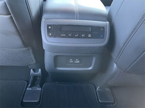 Used 2025 Nissan Pathfinder SL image 29