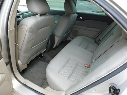 Used 2010 Ford Fusion SE image 10