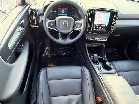 Used 2023 Volvo XC40 B4 Core w/ Convenience Package FWD image 14
