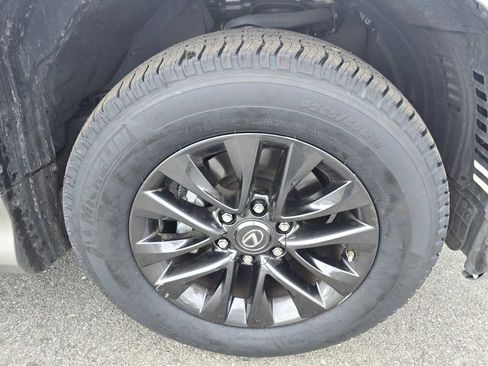 Used 2023 Lexus GX 460 Premium image 9