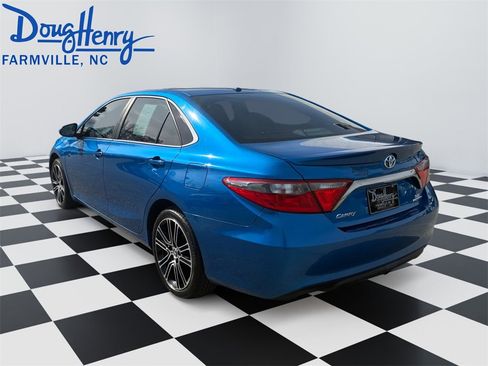 Used 2016 Toyota Camry SE image 3