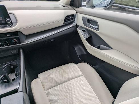 Certified 2025 Nissan Rogue SV FWD image 18