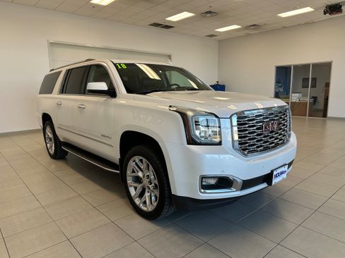 Used 2018 GMC Yukon XL Denali w/ Open Road Package AWD/4WD image 4