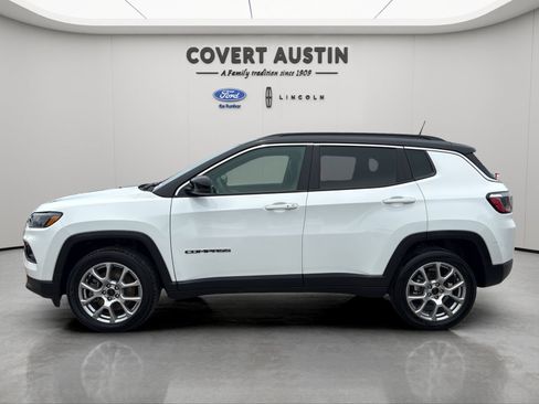 Used 2025 Jeep Compass Limited AWD/4WD image 2