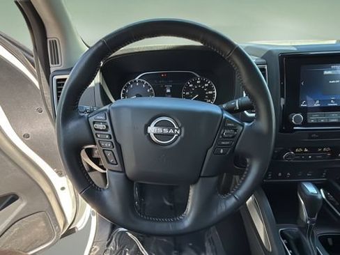 Used 2024 Nissan Frontier SV w/ SV Convenience Package RWD image 12