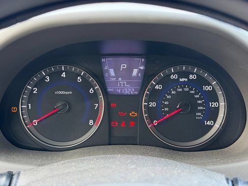 Used 2013 Hyundai Accent GLS FWD image 8