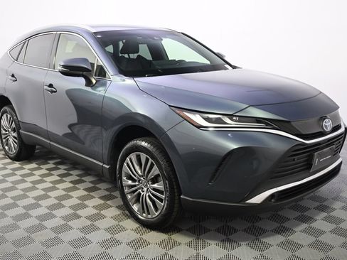 Used 2022 Toyota Venza XLE AWD/4WD image 8