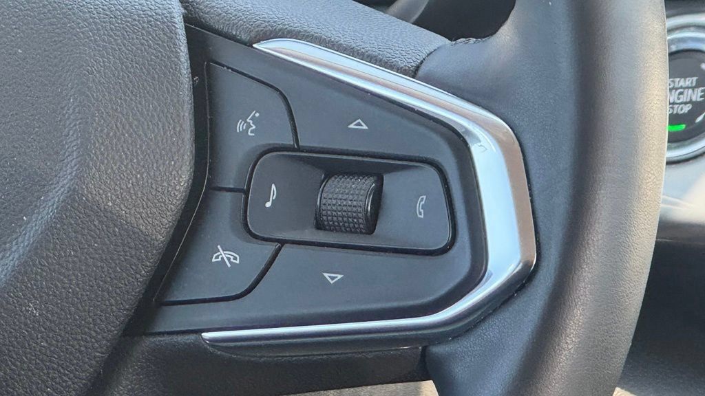 Used 2026 Chevrolet Trax LT w/ LT Convenience Package FWD image 14
