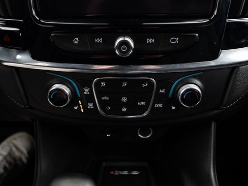 Used 2023 Chevrolet Traverse LT image 15