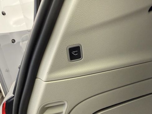 Used 2020 Chrysler Pacifica Limited w/ 8-pass Seating Package image 68