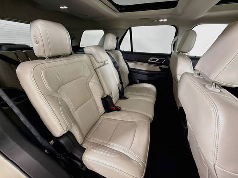 Used 2018 Ford Explorer Platinum AWD/4WD image 27