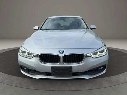 Used 2018 BMW 320i xDrive Sedan w/ Convenience Package AWD/4WD image 2