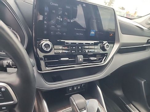 Used 2021 Toyota Highlander Platinum image 11