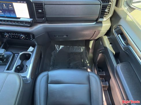 Used 2024 Chevrolet Silverado 1500 LT Trail Boss w/ LT Trail Boss Premium Package AWD/4WD image 17