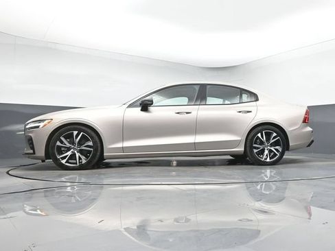 Used 2024 Volvo S60 B5 Plus w/ Climate Package FWD image 14