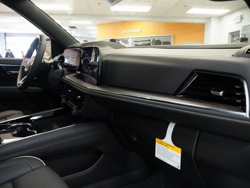 New 2025 Chevrolet Suburban Premier AWD/4WD image 60