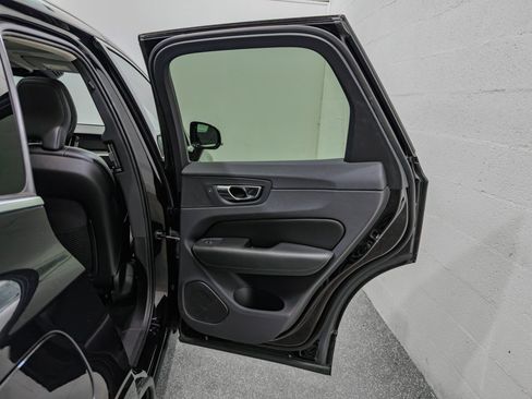 Used 2019 Volvo XC60 T5 Momentum w/ Multimedia Package AWD/4WD image 21