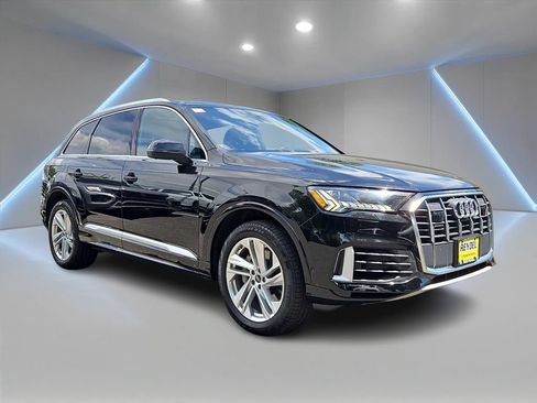 Used 2023 Audi Q7 3.0T Premium w/ Convenience Package AWD/4WD image 3