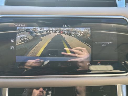 Used 2018 Land Rover Range Rover Sport HSE Dynamic image 25