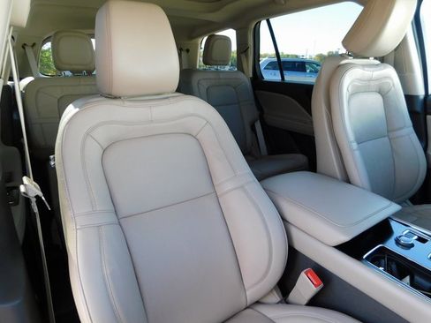 Used 2023 Lincoln Aviator Grand Touring w/ Elements Package Plus image 19