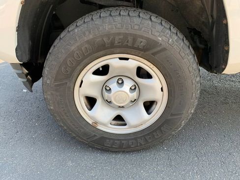 Used 2021 Toyota Tacoma SR RWD image 9