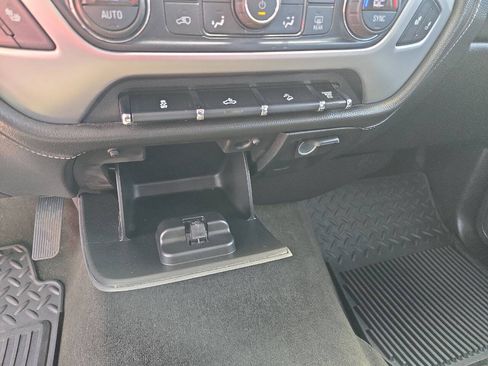 Used 2017 GMC Sierra 2500 SLE w/ SLE Fleet Preferred Package AWD/4WD image 25