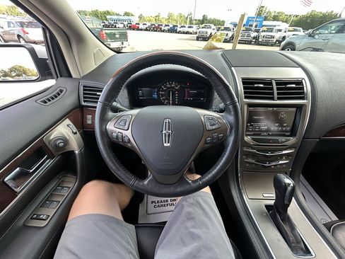 Used 2014 Lincoln MKX AWD w/ Equipment Group 101A image 27