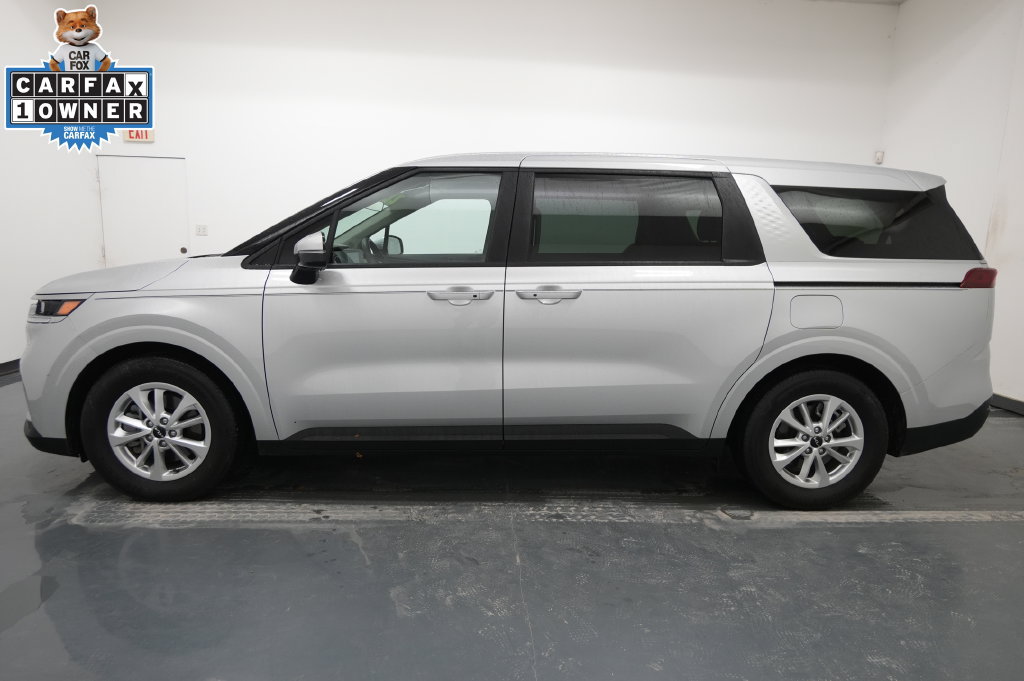 Used 2022 Kia Carnival LX FWD image 4