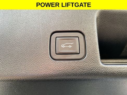 Used 2025 Chevrolet Equinox EV LT w/ Convenience Package image 18