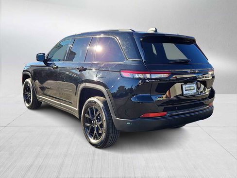 Used 2024 Jeep Grand Cherokee Altitude image 6