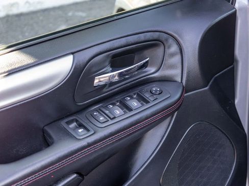 Used 2019 Dodge Grand Caravan GT image 19